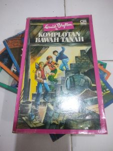 Novel Enid Blyton Seri Komplotan