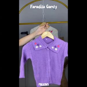Cardigan Anak Usia 1-5 Tahun & FARADISA Cardy Kids\\n\\n Apa Itu Cardigan Rajut Perempuan?\\n\\nCardigan rajut perempuan adalah pakaian luar yang terbuat dari rajutan dan biasanya memiliki resleting atau kerah yang bisa dibuka. Pakaian ini sering digunakan sebagai tambahan untuk menambah gaya dan kehangatan pada penampilan. Namun, dalam konteks artikel ini, kita akan fokus pada cardigan anak usia 1-5 tahun, khususnya produk FARADISA Cardy Kids.\\n\\n Kelebihan Cardigan Rajut Perempuan\\n\\nCardigan rajut perempuan memiliki beberapa kelebihan, seperti:\\n\\n- Ketenangan dan kenyamanan: Rajutan memberikan rasa hangat dan nyaman saat dikenakan.\\n- Fleksibilitas: Dapat dipadukan dengan berbagai jenis pakaian lainnya.\\n- Fleksibilitas ukuran: Cardigan biasanya memiliki resleting yang memungkinkan penyesuaian ukuran.\\n\\n Cara Memilih Cardigan Rajut Perempuan yang Berkualitas Tinggi\\n\\nBerikut adalah beberapa tips untuk memilih cardigan rajut perempuan berkualitas tinggi:\\n\\n- Periksa kualitas rajutan: Pastikan tidak ada benang yang terputus atau tidak rapi.\\n- Pilih bahan yang nyaman: Bahan seperti wol, katun, dan rayon biasanya memberikan kenyamanan maksimal.\\n- Perhatikan detail desain: Periksa kerah, resleting, dan saku untuk mengetahui apakah mereka terbuat dari bahan berkualitas tinggi.\\n\\n Mengapa Memilih FARADISA Cardy Kids?\\n\\nFARADISA Cardy Kids adalah cardigan anak usia 1-5 tahun yang dirancang khusus untuk memberikan kenyamanan dan kehangatan pada si kecil. Berikut adalah beberapa alasan mengapa Anda harus memilih FARADISA Cardy Kids:\\n\\n Keunggulan FARADISA Cardy Kids\\n\\n- Kualitas bahan: Terbuat dari bahan berkualitas tinggi yang aman bagi kulit anak.\\n- Desain modis: Didesain dengan warna-warna cerah dan motif yang menarik.\\n- Fleksibilitas ukuran: Tersedia dalam berbagai ukuran untuk memenuhi kebutuhan anak Anda.\\n\\n Mengapa Cardigan Berkualitas Tinggi Penting untuk Anak\\n\\nCardigan berkualitas tinggi penting untuk anak karena dapat memberikan kenyamanan dan kehangatan pada si kecil. Selain itu, bahan berkualitas tinggi juga lebih tahan lama dan mudah dirawat, sehingga Anda tidak perlu sering mengganti pakaian anak Anda.\\n\\n Bagaimana Memilih Cardigan yang Tepat untuk Anak Usia 1-5 Tahun?\\n\\nBerikut adalah beberapa pertimbangan saat memilih cardigan untuk anak usia 1-5 tahun:\\n\\n Pertimbangan Saat Memilih Cardigan untuk Anak\\n\\n- Kualitas bahan: Pilih bahan yang aman dan nyaman bagi kulit anak.\\n- Ukuran: Pastikan cardigan sesuai dengan ukuran anak Anda.\\n- Desain: Pilih desain yang menarik dan sesuai dengan selera anak Anda.\\n\\n Cara Mengetahui Ukuran Cardigan yang Tepat untuk Anak\\n\\nUntuk mengetahui ukuran cardigan yang tepat untuk anak, Anda dapat mengukur lebar dada dan panjang badan anak Anda. Bandingkan hasil pengukuran dengan tabel ukuran yang disediakan oleh produsen.\\n\\n Bagaimana Merawat Cardigan Anak dengan Benar?\\n\\nBerikut adalah beberapa tips untuk merawat cardigan anak dengan benar:\\n\\n Tips Membersihkan Cardigan Anak\\n\\n- Cuci dengan air dingin menggunakan deterjen yang lembut.\\n- Jangan gunakan pemutih atau pewangi.\\n- Jemur di tempat teduh dan hindari sinar matahari langsung.\\n\\n Cara Menyimpan Cardigan Anak dengan Baik\\n\\n- Simpan dalam lemari yang kering dan bersih.\\n- Jangan simpan di tempat lembab karena dapat menyebabkan jamur tumbuh.\\n- Gunakan bungkus plastik untuk melindungi cardigan dari debu dan serangga.\\n\\nDengan memilih cardigan berkualitas tinggi seperti FARADISA Cardy Kids, Anda dapat memberikan kenyamanan dan kehangatan pada si kecil, serta menjaga penampilan mereka tetap modis dan menarik. Pastikan untuk merawat cardigan anak dengan benar agar dapat digunakan dalam jangka waktu yang lama.\n}