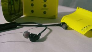 A960BL Noise Cancelling Bluetooth In-Ear Earphone Ergonomic Design with HD Microphone