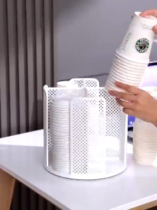 Giỏ xoay đựng cốc giấy Starbucks màu đen với các ngăn riêng biệt.