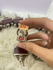 COMBO 5 công tắc gạt chế còi đèn ô tô. Công tắc nâu gạt 6 chân loại 1