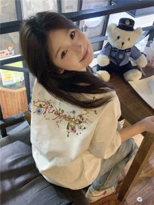 Pure Cotton Floral Embroidery American Street Style Retro Short Sleeve T-Shirt Womens Fashion Trendy Couple Design Unique Top