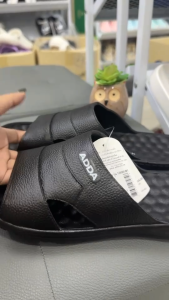 H รองเท้าแตะ ADDA รองเท้าผู้ชาย รองเท้าพื้นหนา สี สีดำ Size 7-9 รุ่น 13XOO