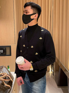 Áo Len Cardigan Dệt Kim Cổ Chữ V Màu Đen Thời Trang Thu Đông Cho Nam Áo Khoác Ngoài Ôm Vừa Vặn Thêu Bumblebee Sang Trọng