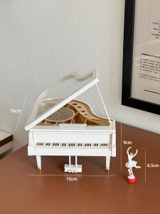 Creative Musical-Themed Decorative Ornament