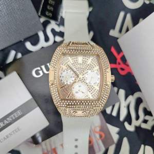 JAM TANGAN WANITA GUESS RAVEN GW0105L3 CHRONO DAY DATE RUBBER STRAP ORIGINAL