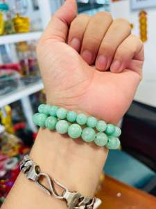 Vòng tay đá C.ẩm Th.ạch xanh bản 8-10li mang lại May mắn Tài Lộc.