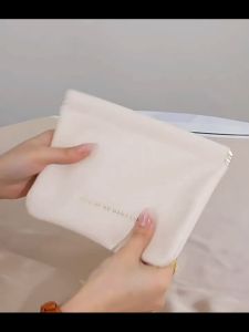 เปลี่ยนเป็น: กระเป๋ามินิมอล เก็บหูฟังหนัง กระเป๋าใส่ลิปสติก กระเป๋าหนัง Pu กระเป๋าใส่เหร พกพาง่าย สะดวก เก็บหูฟัง เก็บสายชารจ์ แหวน เหรียญ ทนทาน กันน้ำ ไม่สึกหรอง่าย คุ้มค่าราคา สไตล์โคเรีย มี 5 สี สันสวยงาม ทนททาน แข็งแรง ไม่สึกหรอง่าย ก