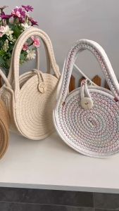 กระเป๋าฟางสะพายข้างหรือถือก็ได้ ทรงกลม เป็นงานแฮนด์เมด สไตล์โบฮีเมียน เหมาะกับทุกโอกาส ถ่ายรูป เที่ยว เดินทาง ทะเล