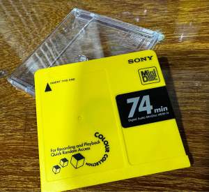 แผ่น md หายาก sony color collecction มือสองพร้อมกล่องใสแบบหนา