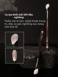 REVERSE | Angled Nose Shadow Brush Animal Hair Soft Portable