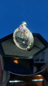 BE2549 Beautiful Phim Pangpakan Nur Nawa Phra Pidta Pangkapan created by Phra Ratcha Thammasutheeabbot of Wat Phra Mahathat Woramahawihan大名鼎鼎必打旁帕甘名师之一Wat Phra Mahathat 住持Phra Ratcha Thammasuthee督造混合宝铜必打旁帕甘掩面佛(也俗称拾到金必打旁帕甘请参阅以下说)于28/3/2006佛祖庆典大法会出庙已包好精美