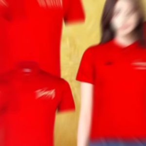 WARRIX เสื้อโปโลตรุษจีน วันตรุษจีน สกรีนคำจีนแปลไทย ร่ำรวย เฮง เฮง มหาเศรษฐี โชคดี สีแดงทรงตรงใส่ได้ทั้งชายหญิง