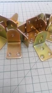 เหล็กฉากเข้ามุมไม้ ฉากยึดมุมเฟอร์นิเจอร์ เหล็กชุบซิ้งค์สีรุ้งกันสนิม เหล็กหนาแข็งแรง รองรับน้ำหนักได้ดี ฉากรองรับชั้นวาง ฉากยึดมุมงานDIY พร้อมส่งทันที