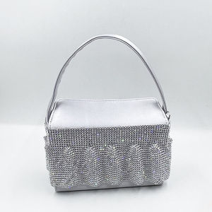 กระเป๋าถือผู้หญิงประดับเพชรใหม่ กระเป๋าแฟชั่นสำหรับงานเลี้ยงในตอนเย็น กระเป๋าสะพายไหล่แบบสะพายข้าง กระเป๋าแฟชั่นสำหรับผู้หญิง