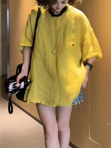 เสื้อเชิ้ตคอตั้งแขนสั้นทรงหลวมสไตล์ย้อนยุคสีเหลืองสำหรับผู้หญิง ฤดูร้อน 2025 ทรงหลวมสบายๆ ดีไซน์เก๋ไก๋
