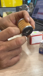 ไส้กรองน้ำมันเครื่อง SUZUKI Smash110 Smash115FI Shooter115 Raider125-150 แท้ ไส้กรองSUZUKI อะไหล่มอไซค์แท้