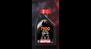 Nhớt Motul 7100 10W50 dành cho xe số xe côn