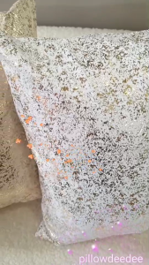 หมอนอิงสีทองหรู โดดเด่น ตกแต่งคอนโด ตกแต่งบ้าน ตกแต่งรีสอร์ท