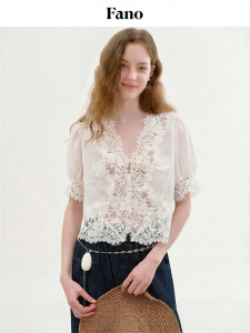 Fano | Áo Blouse Cổ V Tay Bồng Phối Ren Pháp