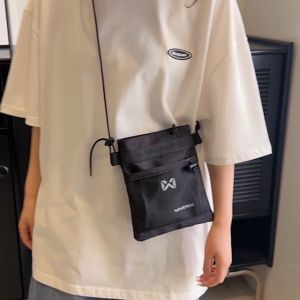 WARRIX กระเป๋าสะพายผ้าร่มชาย/หญิงรุ่นเครื่องมือ กระเป๋าสะพาย ผู้ชาย/หญิง รูปทรง 1 บาท