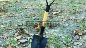 68CM Gardening Tools With D Handle Vegetable Planting Digging Soil Tools