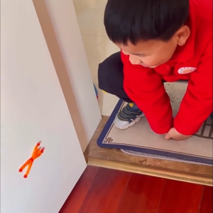 Đồ Chơi Người Nhện Leo Tường Cho Bé