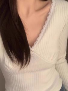 White Lace Splice Long Sleeve V-neck Base Shirt Womens Autumn Winter Inner Wear Trendy Top Commute Style Slim Fit Pure Color