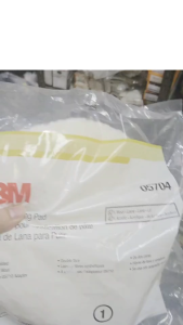 [ชิ้น] ขนแกะ 3M รุ่น 05704 ลูกขัดขนแกะสีขาวขัดหยาบ แบบ 2หน้า เพื่อป้องกันการปีนเกลียว