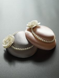 Mũ Phớt Nhỏ Hepburn Hoa Sơn Trà Ngọc Trai Đơn Giản Kiểu Pháp Sườn Xám Quý Cô Phong Cách Anh Cho Nữ Lễ Phục Phụ Kiện Tóc Catwalk Mũ Mùa Hè