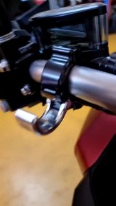 ตะขอเกี่ยวของ ที่แขวนของ ยึดแฮนด์สำหรับรถมอเตอร์ไซค์ ตะขอแขวนของ (0374)