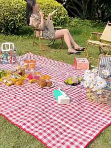 ราคาพิเศษ-ผ้าห่มปิกนิก ผ้าห่มพับได้ ผ้าห่มกันความชื้น ขนาด 100*150 ซม / 200*200 ซม ผ้า อ็อกซ์ฟอร์ด อย่างหนา กันน้ํา