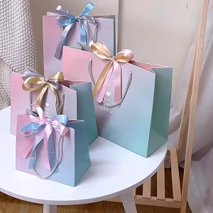 พร้อมส่ง ถุงกระดาษหูหิ้ว Rich and Colorful มี3สี หูเชือก ฟรี ริบบิ้นโบว์2เส้น ใส่ของขวัญ ผ้าขนหนู ของรับไหว้