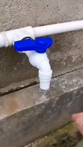 Vòi nhựa tay xanh vòi nước nhà tắm vòi vườn giá rẻ ống phi 2025