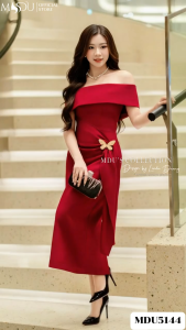 Váy Mango Ý MDU5144 Gam Đỏ Rượu Vang Sang Trọng Thiết Kế Trễ Vai Cùng Đắp Vạt Lệch Eo Lạ Mắt Từ MDU