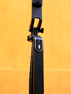 ไม้เซลฟี่  P185 ไม้กันสั่น 1.8M ขาตั้งโทรศัพท์ ขาตั้งอเนกประสงค์ หมุนได้ 360º พร้อมรีโมทบลูทูธ ไฟ LED