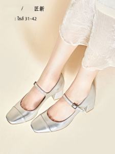 รองเท้าส้นสูงสีเงิน Mary Janes ทรงสี่เหลี่ยม ขนาดเล็ก ทรงสี่เหลี่ยม รองเท้าส้นเดี่ยวสีตัดกัน รองเท้าแฟชั่นสำหรับผู้หญิง