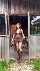 Mbelle   เชต2ชิ้น เสื้อคล้องคอผูกหลัง  แต่งอะไหล่LaBelle + กระโปรงลูกไม้ ซับในเป็นกางเกง