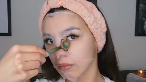 ลูกกลิ้งนวดหน้า ลูกกลิ้งหินนวดหน้า ชุด2ชิ้น ที่นวดหน้า กัวซาหินนวดหน้า Jade Roller Massager Face Roller Gua Sha