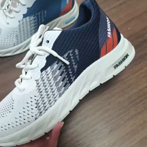 Lilyshoes รองเท้ากีฬาผู้ชายรองเท้าระบายอากาศตาข่ายอินเทรนด์รองเท้าวิ่งกันลื่นรองเท้าลำลอง