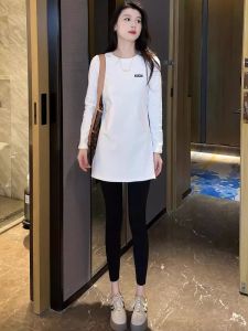 เสื้อยืดคอกลมแขนยาวทรงหลวมสไตล์ย้อนยุคสำหรับผู้หญิง แฟชั่นฤดูใบไม้ผลิ 2025 ทรงหลวม ทรงหลวม ทรงหลวม