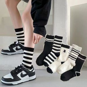 【Free Shipping】5 Đôi Tất Sọc Trắng Màu Đen Đơn Giản Ấm Áp Mùa Đông Cho Nữ Thời Trang Thường Ngày Bằng Cotton Thoáng Khí Hình Ống Giữa Chữ Vớ Thêu