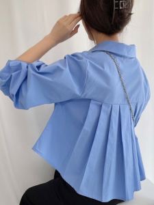 ภาษาเกาหลี ชิค ฤดูใบไม้ผลิ หลังสีบริสุทธิ์ พลีท ดีไซน์ หลวม เสื้อเชิ้ตแขนยาวแขนสั้น ผู้หญิง เสื้อท่อนบน เรียบง่าย สไตล์การเดินทางสํานักงาน