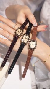 Sunlifex Jam Tangan Wanita Mode Kasual Persegi Dial & Tali Kulit\\n\\n Apa Itu Sunlifex Jam Tangan Wanita?\\n\\nSunlifex Jam Tangan Wanita adalah jam tangan eksklusif yang dirancang khusus untuk wanita dengan gaya mode kasual. Jam tangan ini memiliki desain persegi dengan dial yang menarik dan tali kulit yang elegan. Produk ini adalah pilihan tepat bagi wanita yang mencari jam tangan yang tidak hanya fungsional tetapi juga fashionable.\\n\\n Spesifikasi Produk\\n\\nBerikut adalah spesifikasi produk Sunlifex Jam Tangan Wanita:\\n\\n- **Original Sunlifex**: Jam tangan ini merupakan produk asli dari Sunlifex, jadi Anda dapat yakin bahwa Anda mendapatkan produk berkualitas tinggi.\\n- **Ori Paket**: Setiap paket jam tangan termasuk kotak, label merek, dan kartu garansi.\\n- **Layanan Garansi Gratis**: Kami berjanji untuk memberikan layanan garansi gratis selama satu tahun.\\n- **Pengiriman Cepat**: Pengiriman dilakukan dengan cepat dan 100% dikirim dari Indonesia.\\n\\n Keunggulan Produk\\n\\nSunlifex Jam Tangan Wanita memiliki beberapa keunggulan yang membuatnya menjadi pilihan yang tepat:\\n\\n- Desain yang elegan dan menarik dengan dial persegi yang modern.\\n- Tali kulit yang nyaman dan tahan lama.\\n- Fungsionalitas yang baik sebagai jam tangan.\\n\\n Mengapa Memilih Sunlifex Jam Tangan Wanita?\\n\\nAda beberapa alasan mengapa Anda harus memilih Sunlifex Jam Tangan Wanita:\\n\\n Kelebihan Layanan Garansi\\n\\nSunlifex Jam Tangan Wanita menawarkan layanan garansi gratis selama satu tahun. Jika ada masalah dengan jam tangan Anda, kami akan membantu Anda menyelesaikannya dengan cepat dan efisien.\\n\\n Kecepatan Pengiriman\\n\\nPengiriman Sunlifex Jam Tangan Wanita dilakukan dengan cepat dan 100% dikirim dari Indonesia. Anda dapat yakin bahwa jam tangan Anda akan sampai di rumah Anda tepat waktu.\\n\\n Cara Merawat Sunlifex Jam Tangan Wanita\\n\\nUntuk menjaga Sunlifex Jam Tangan Wanita tetap dalam kondisi terbaik, berikut adalah beberapa tips perawatan:\\n\\n Tips Perawatan Tali Kulit\\n\\n- Hindari membiarkan tali kulit terkena air.\\n- Bersihkan tali kulit secara teratur dengan kain lembut.\\n- Jangan gunakan bahan kimia atau pembersih keras pada tali kulit.\\n\\n Cara Menjaga Penunjuk Jam Tangan Cewek\\n\\n- Hindari mengoperasikan tombol apa pun di dalam air!\\n- Bersihkan penunjuk jam tangan secara teratur dengan kain lembut.\\n- Jangan biarkan jam tangan terkena sinar matahari langsung atau suhu ekstrem.\\n\\nSunlifex Jam Tangan Wanita Mode Kasual Persegi Dial & Tali Kulit adalah pilihan tepat bagi wanita yang mencari jam tangan yang tidak hanya fungsional tetapi juga fashionable. Dengan layanan garansi gratis selama satu tahun dan pengiriman cepat, Anda dapat yakin bahwa Anda mendapatkan produk berkualitas tinggi yang akan bertahan lama.\n}