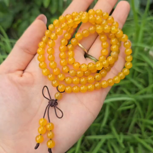 Q2171 Chuỗi 4v 108 hạt Ngọc Agate Vàng 6li thắt dây cát tường cho Thổ và Kim - Phong Thuỷ TUDO