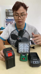 Quạt Sắt Chạy Pin 30Cells Dùng Chân Pin Phổ Thông Tặng Thân Đèn 16 Bóng Workfix Và Cốc Sạc Nhanh