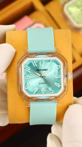 SKMEI นาฬิกาควอทซ์สำหรับเด็กนาฬิกากันน้ำ30เมตรนาฬิกากันน้ำสไตล์กีฬากลางแจ้งสีสันสดใสและมีชีวิตชีวาเด็กหญิงเด็กชาย2484ของขวัญ