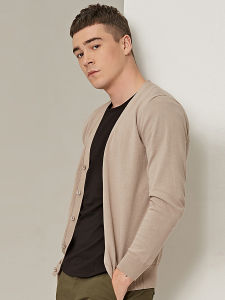 เสื้อคาร์ดิแกนผ้าคอตตอนแท้สำหรับฤดูใบไม้ร่วงเสื้อถักแบบบางสำหรับวัยรุ่นคอวีสีพื้นเข้ารูปสำหรับผู้ชายเสื้อตัวนอกไหมพรมผ้าฝ้ายล้วนแบบลำลอง