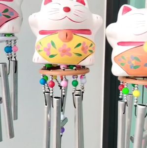 กระดิ่งลมแว่น Wind Chimes เรียกทรัพย์ กระดิ่งมงคลเรียกทรัพย์เสริมฮวงจุ้ย กระดิ่งโมบาย กระดิ่งลมนำโชค แมวกวักนำโชค