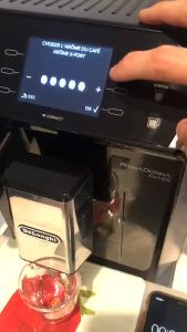 Máy Pha Cà Phê Tự Động DeLonghi PrimaDonna Class ECAM 550.85.MS Delonghi Coffee Maker Máy Pha Cafe Espresso Capuccino Kết Nối App 19 Bar 2L Tự Vệ Sinh Bình Tạo Bọt Rời Nhập Italy BH 12 Tháng